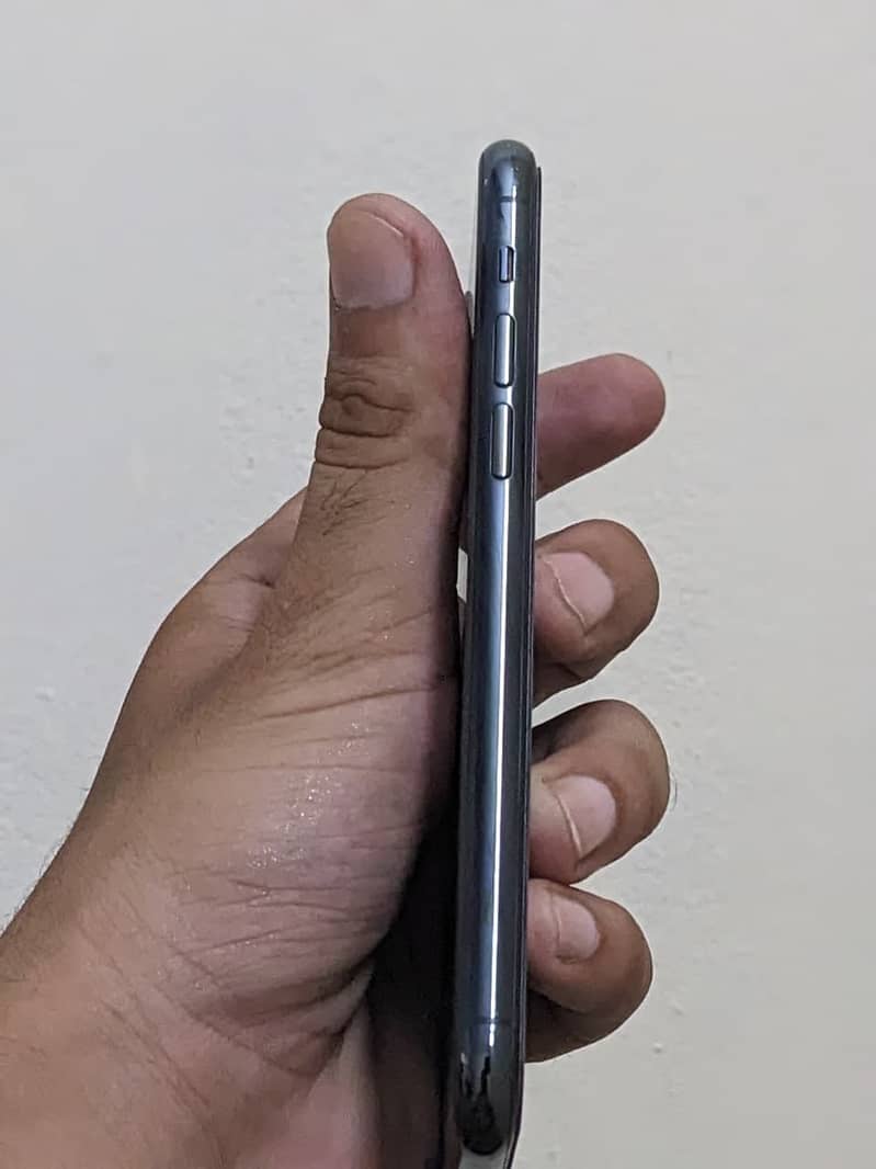 Apple iPhone 11 Pro 3
