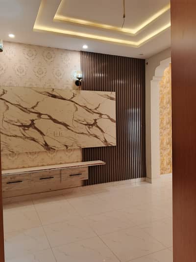 15 Marla Cornar Seprate Gate Upper Portion For Rent With All Utility Connection's