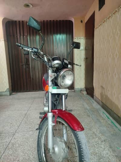 Suzuki GS 150 in Red Color