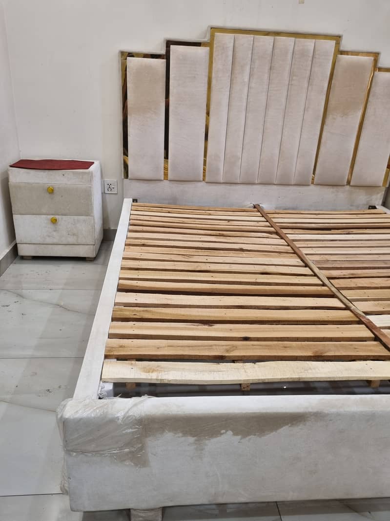 Bed & side tabels 2
