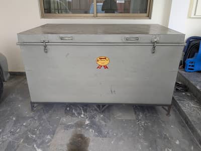 Metal trunk (Peti) Heavy-Duty large size with iron stand