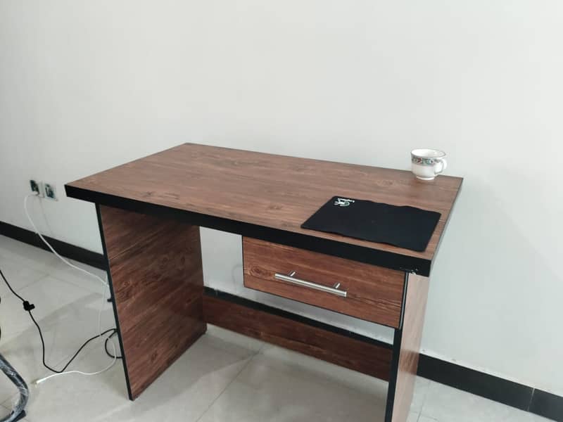 Study table (slightly used) 0