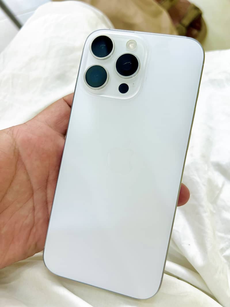 Iphone 16 pro max 1