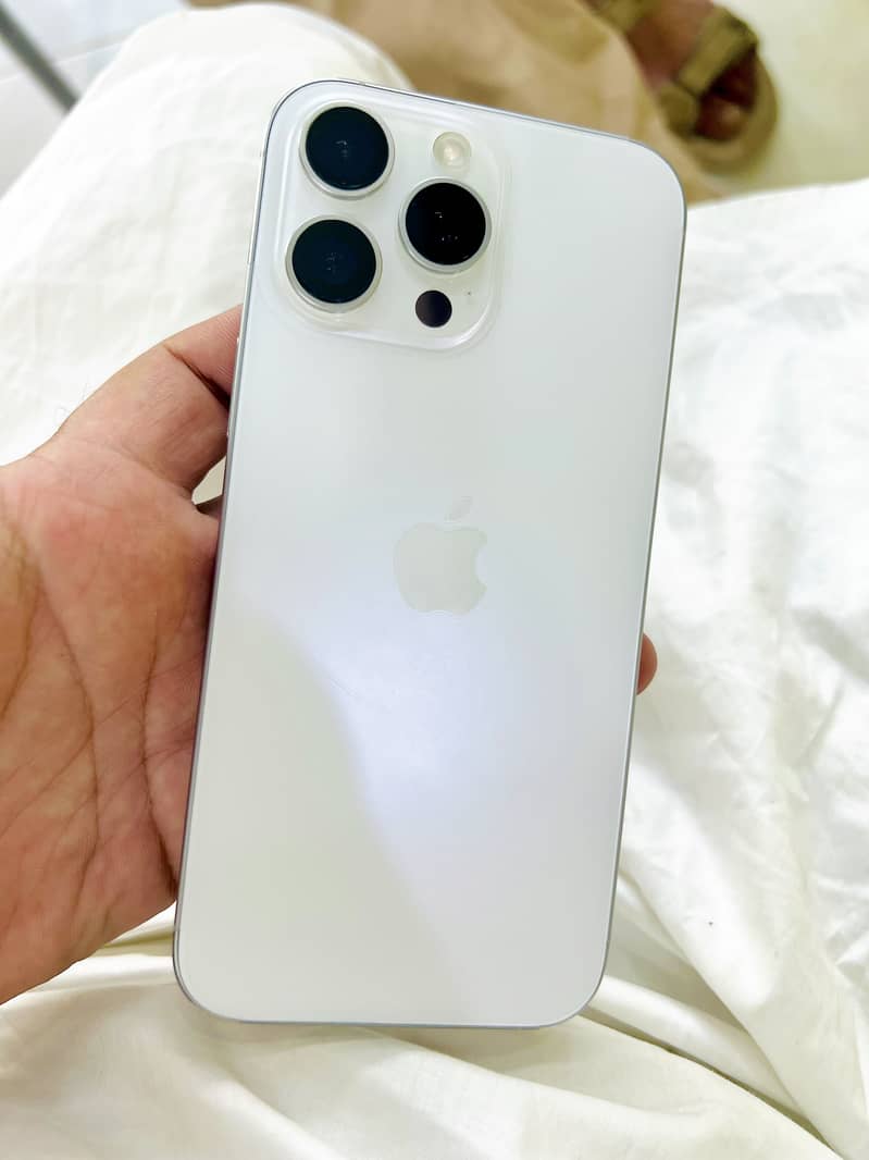 Iphone 16 pro max 3