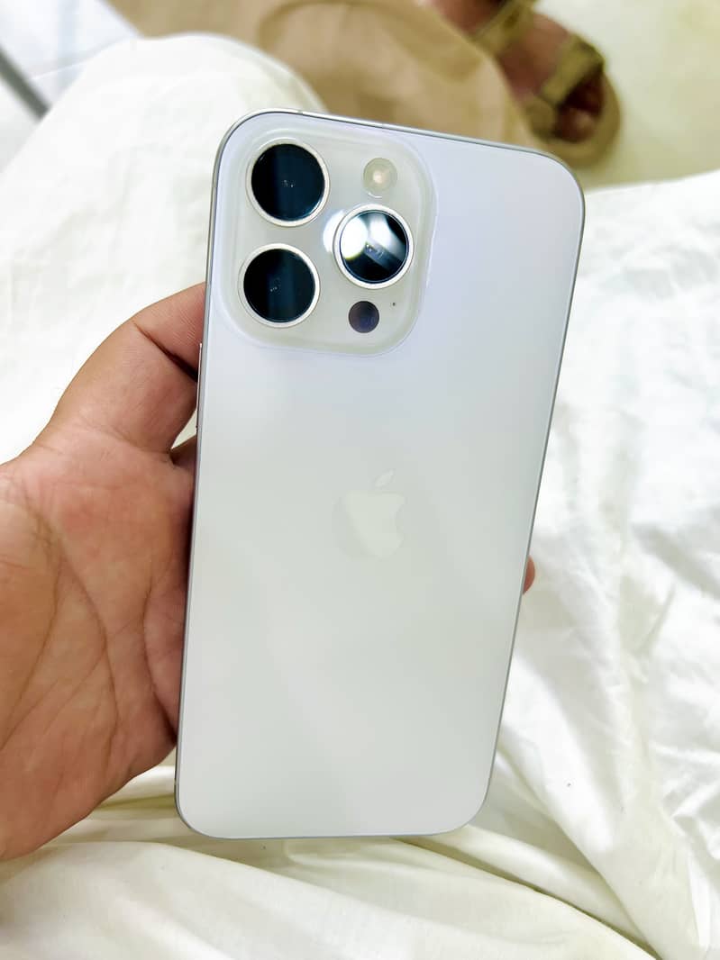 Iphone 16 pro max 4