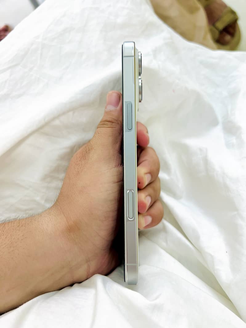 Iphone 16 pro max 6
