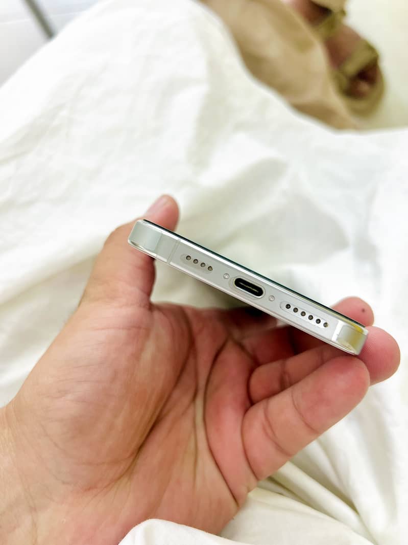 Iphone 16 pro max 8