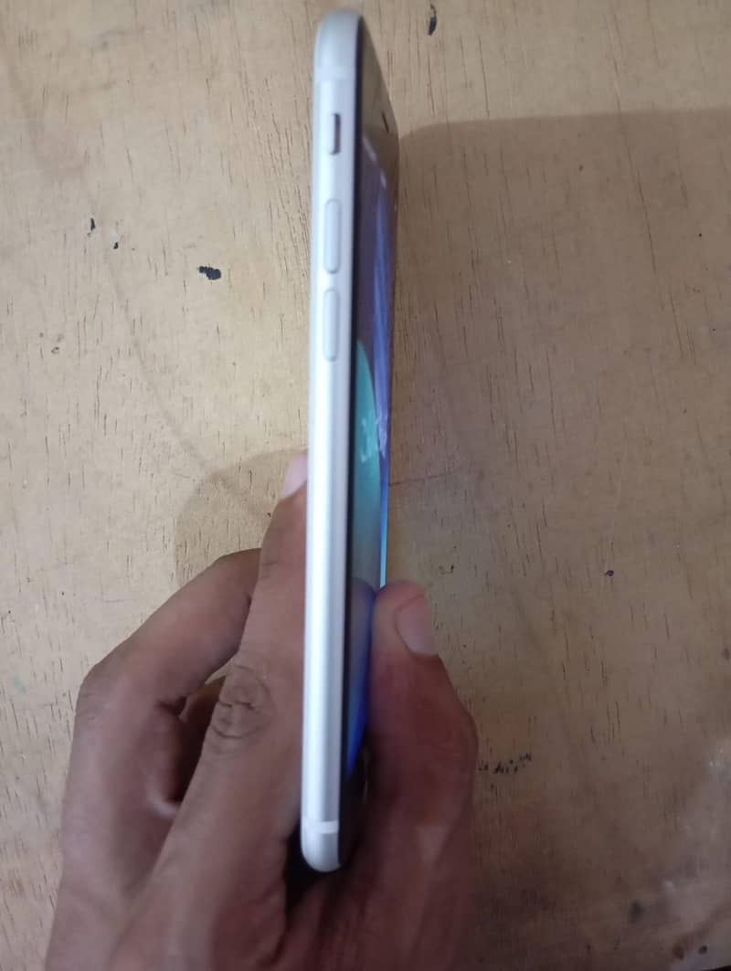 iPhone SE 2nd Gen 64GB White - iCloud Locked - For Parts 6