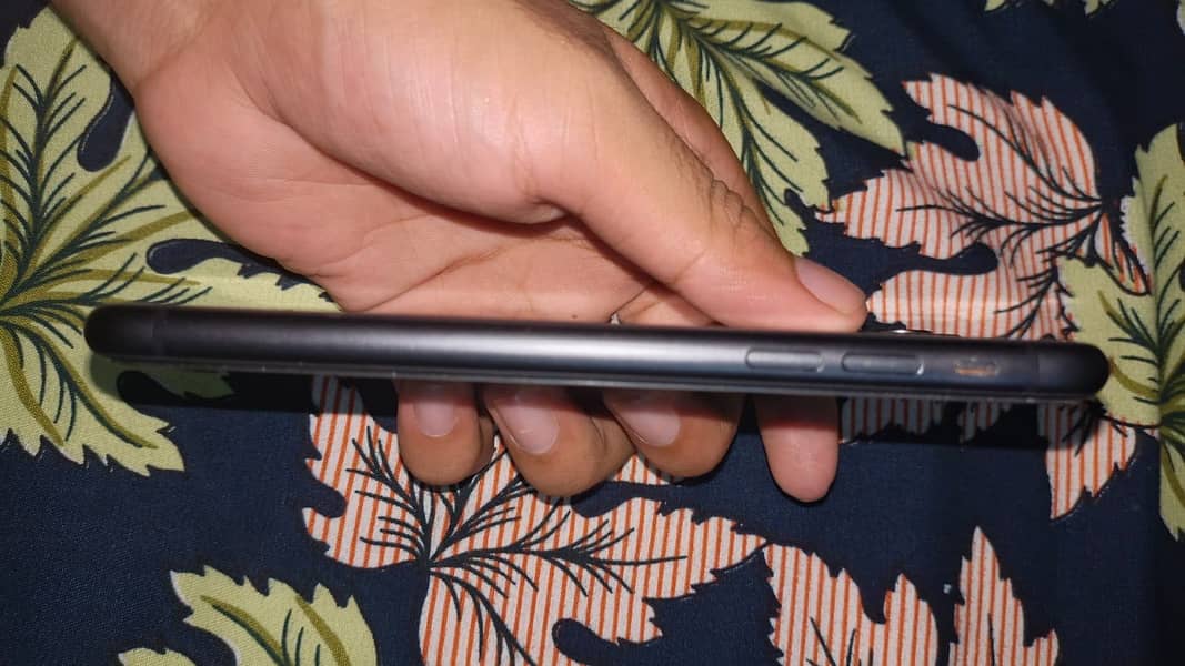 Apple iPhone 11 3