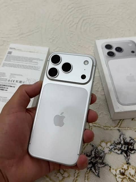 Apple iPhone 17 Pro Max 0