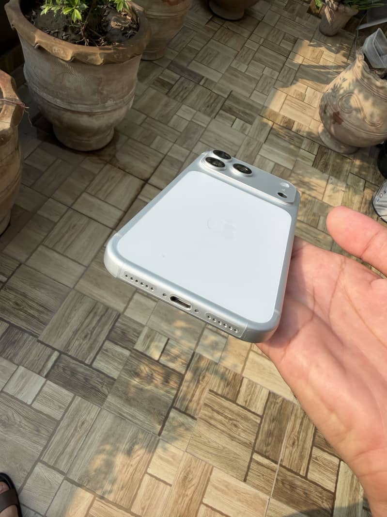 Apple iPhone 17 Pro Max 0