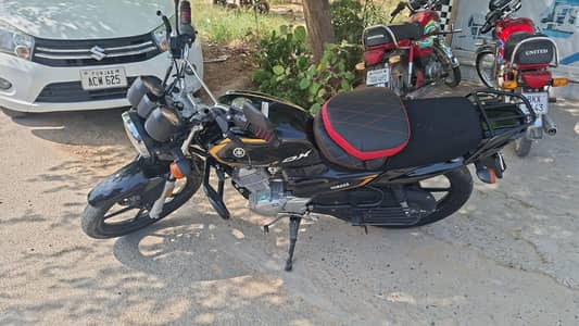Yamaha heavy bike slightly used