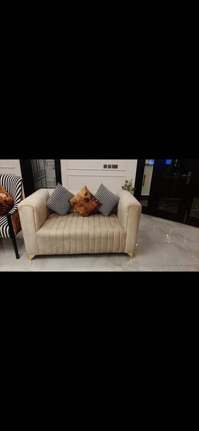 8 seater soffa set is for sale