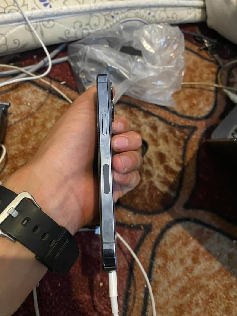 Apple iPhone 13 2