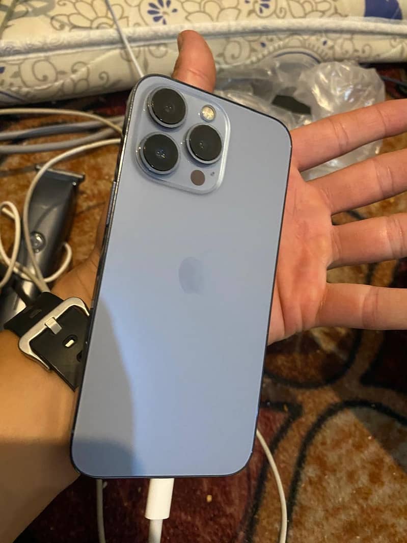Apple iPhone 13 3