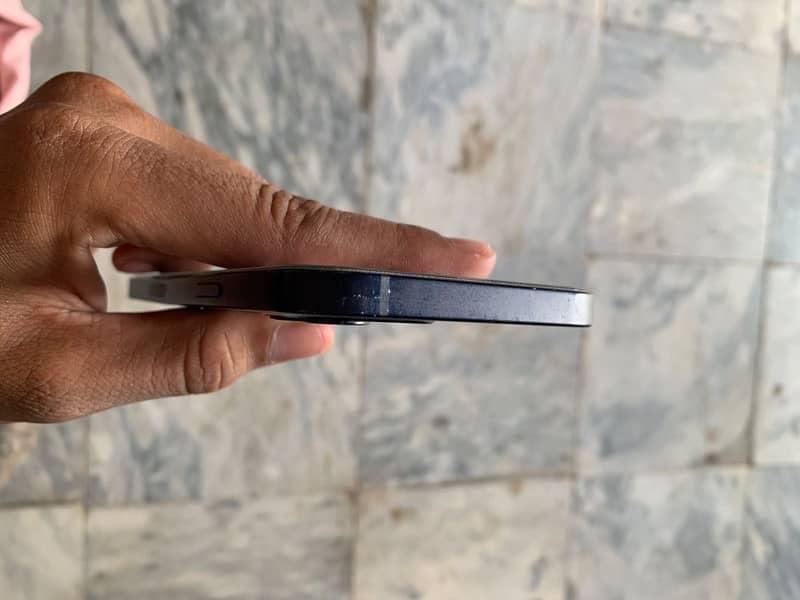 Apple iPhone 12 3