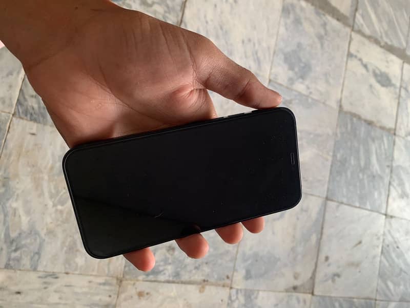 Apple iPhone 12 4