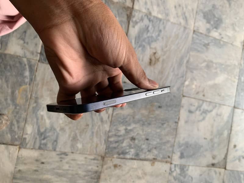 Apple iPhone 12 5