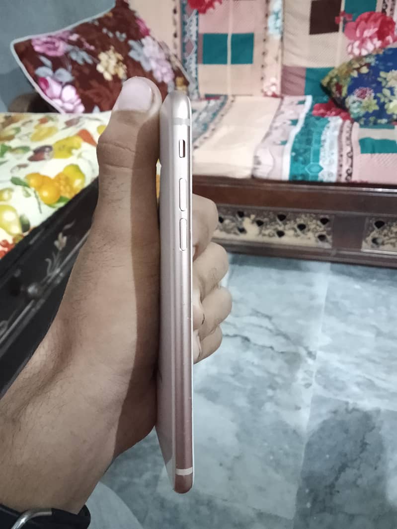 Apple iPhone 8 3