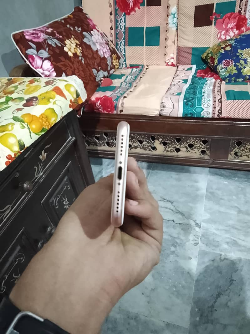Apple iPhone 8 4