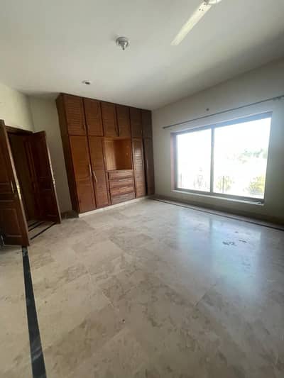 10 Marla 3 Bed Portion for Rent