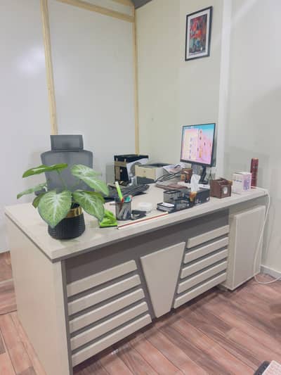 Executive Office Table for Sale – Excellent Condition