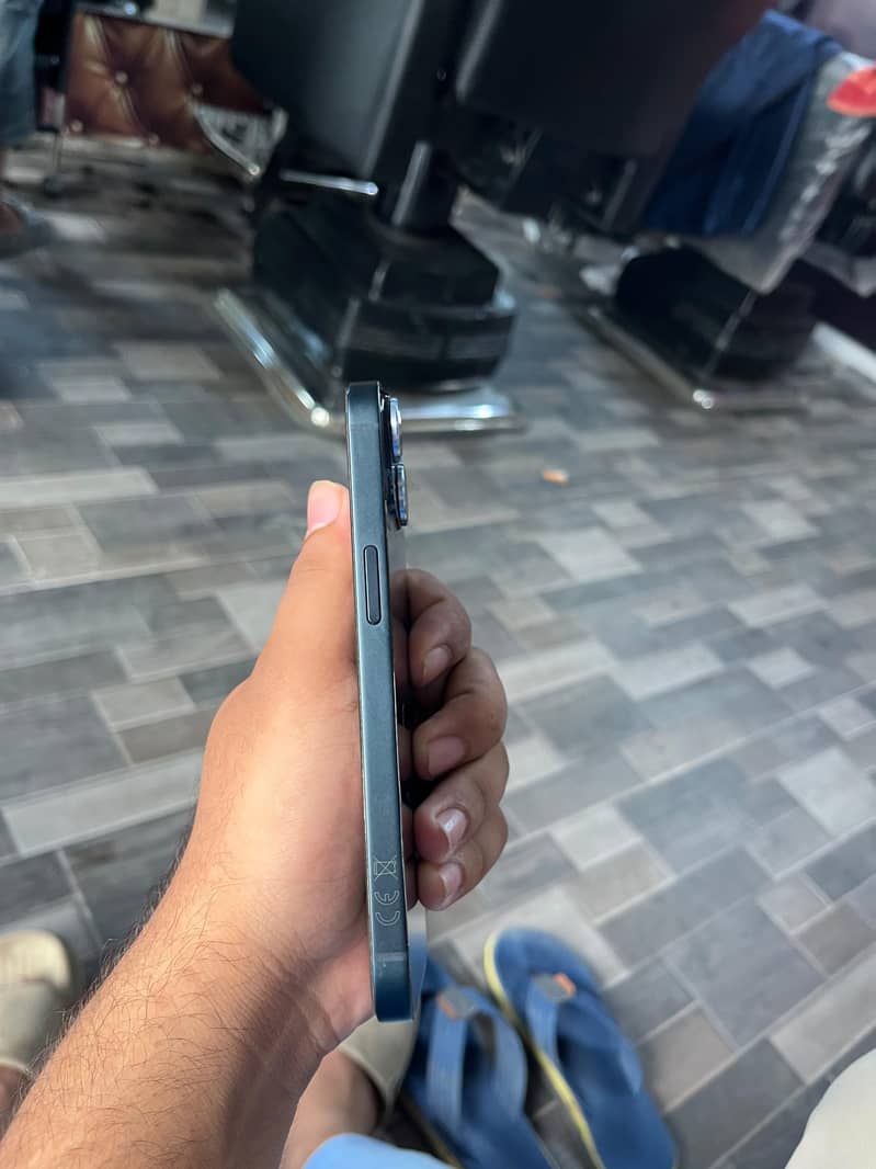 Apple iPhone 14 4