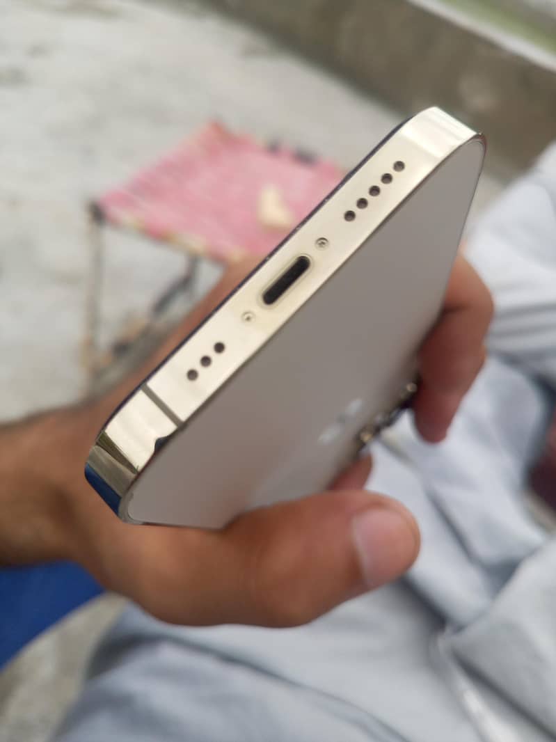 Apple iPhone 13 Pro 2