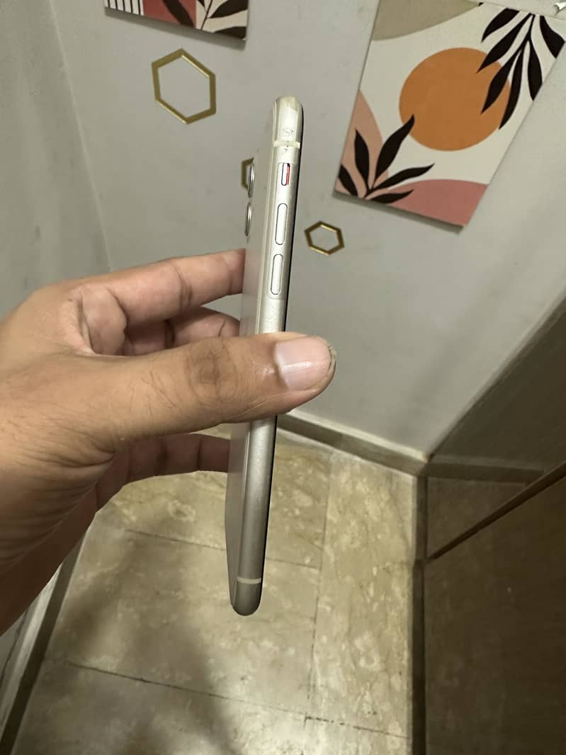 Apple iPhone 11 3