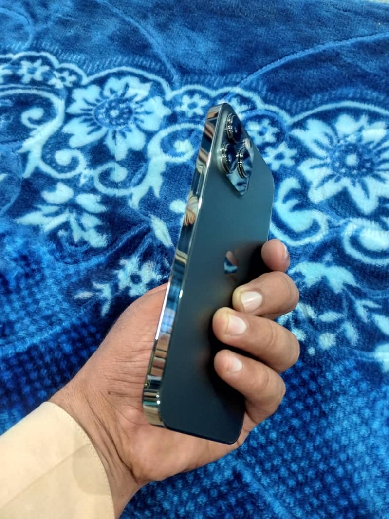 Apple iPhone 13 Pro Max 3