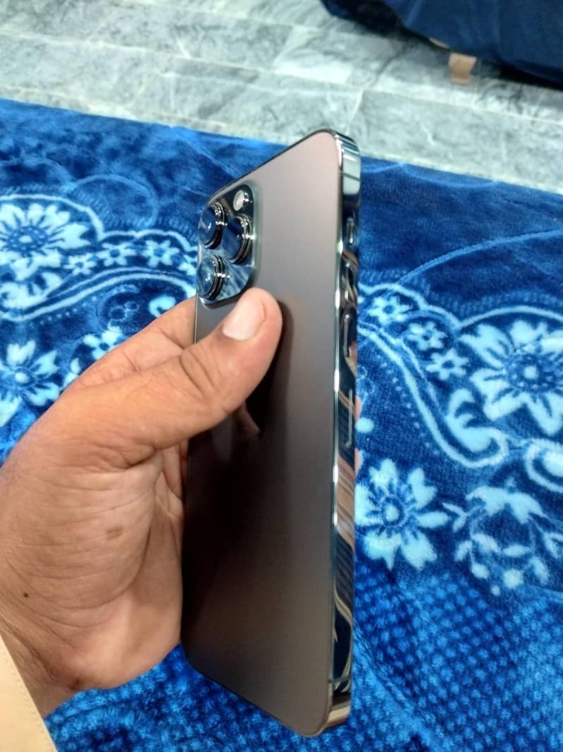 Apple iPhone 13 Pro Max 6