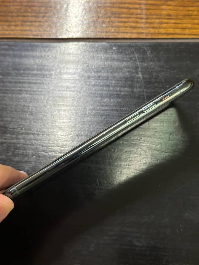 Apple iPhone 11 Pro Max 1