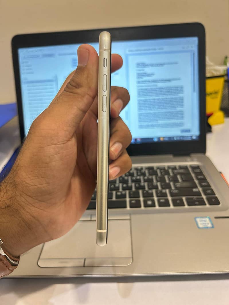 Apple iPhone 11 3