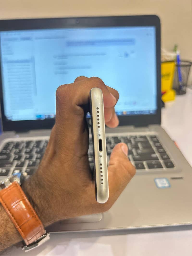 Apple iPhone 11 6