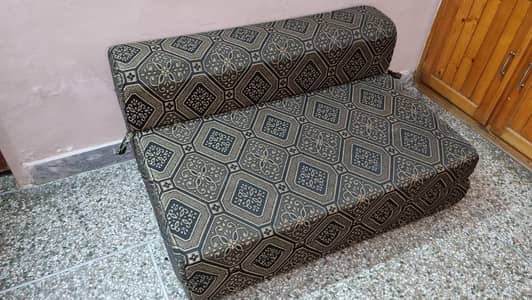 sofa comebad well condition