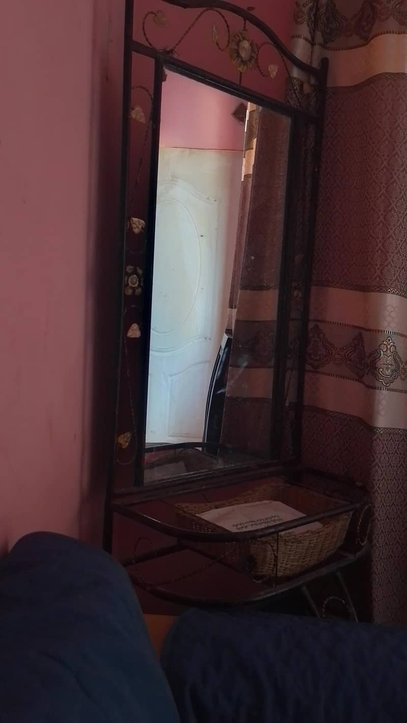 iron dressing table. 1