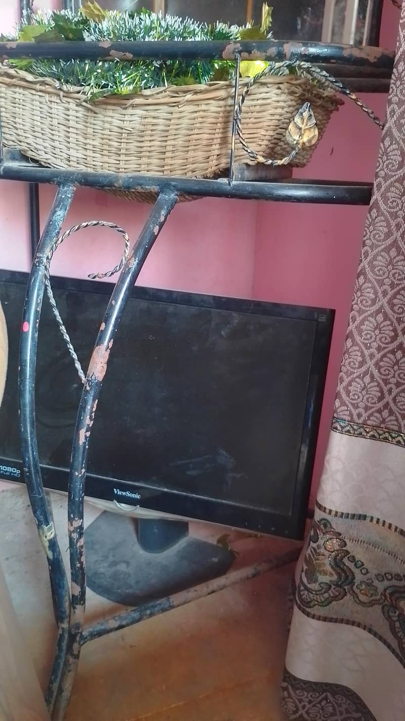 iron dressing table. 3