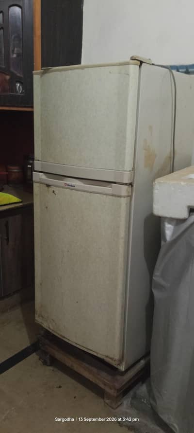 Old Used Fridge for Sale – Repairable Condition