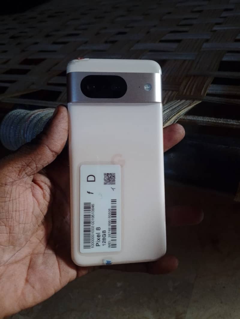 Google Pixel 8 4