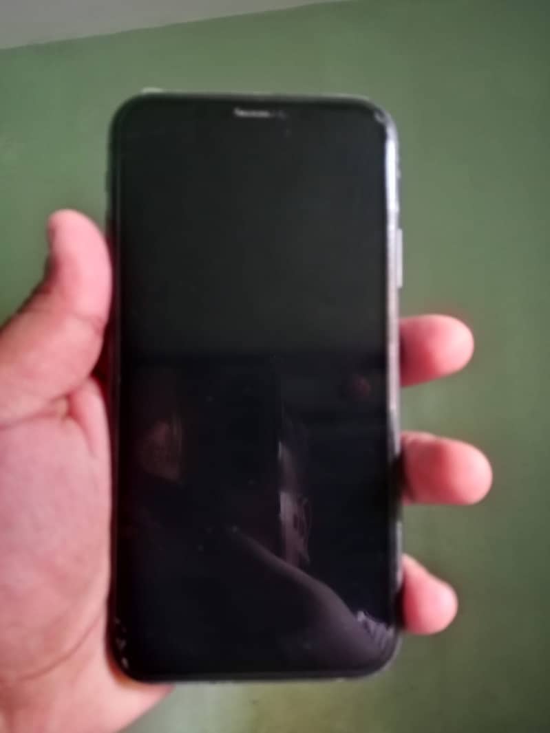 Apple iPhone 11 4