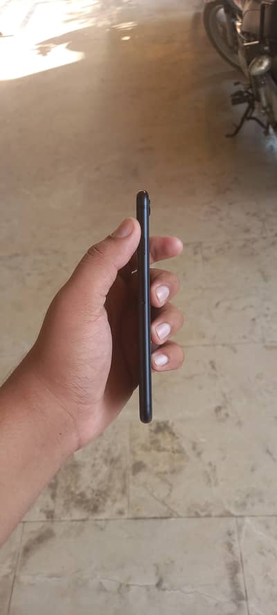 Apple iPhone SE