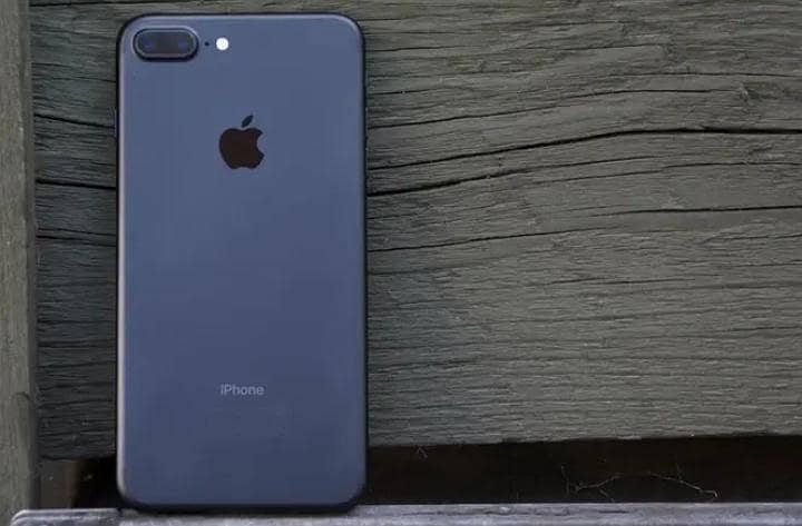 Apple iPhone 7 0