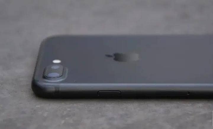 Apple iPhone 7 1