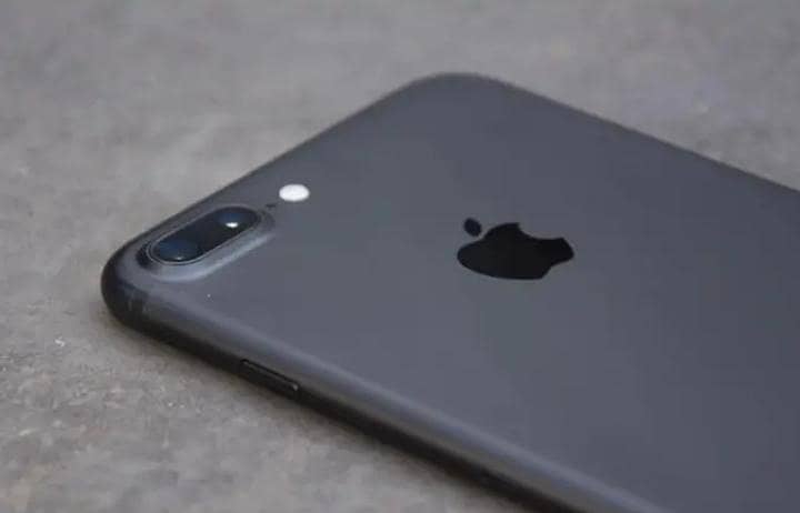 Apple iPhone 7 3