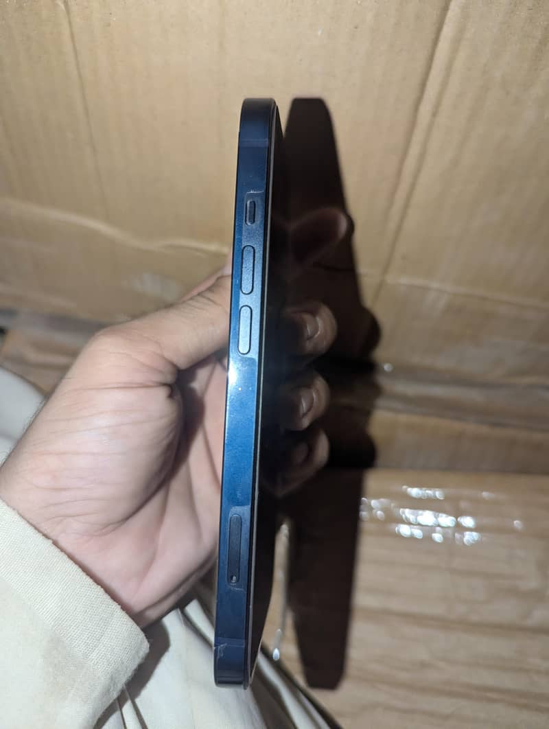 Apple iPhone 13 2