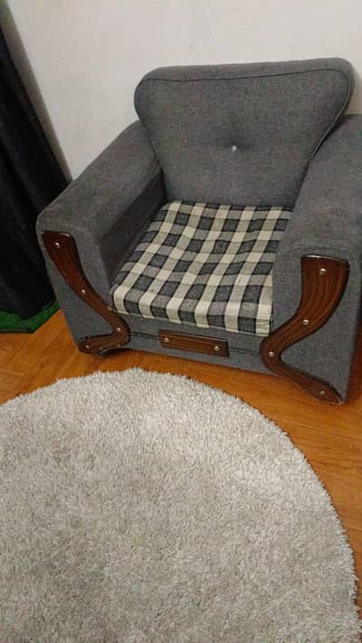 5 seater sofa Rs:2000