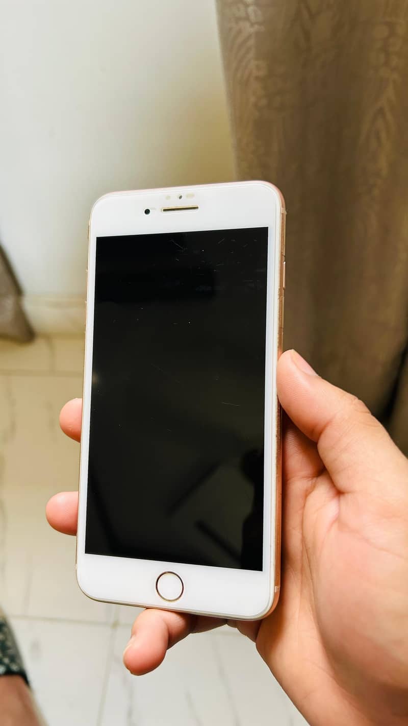 Apple iPhone 8 Plus 1