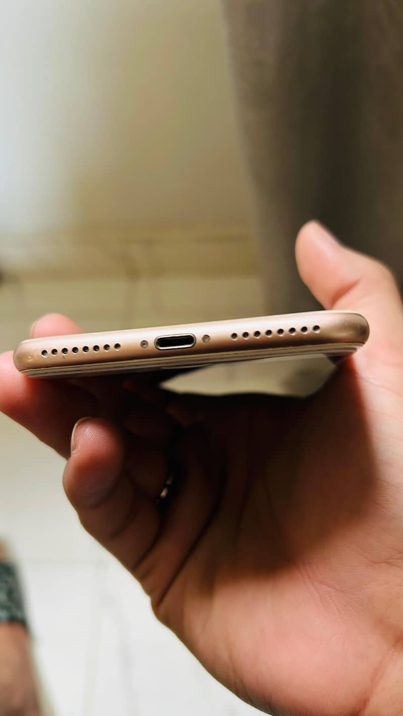 Apple iPhone 8 Plus 4