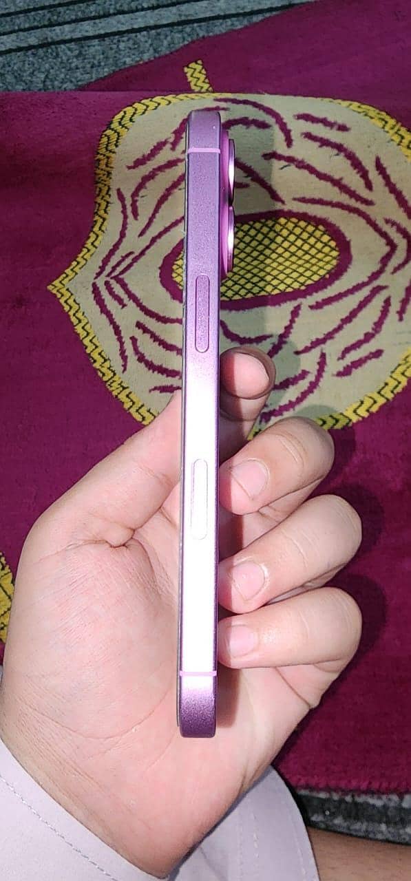 Apple iPhone 16 6