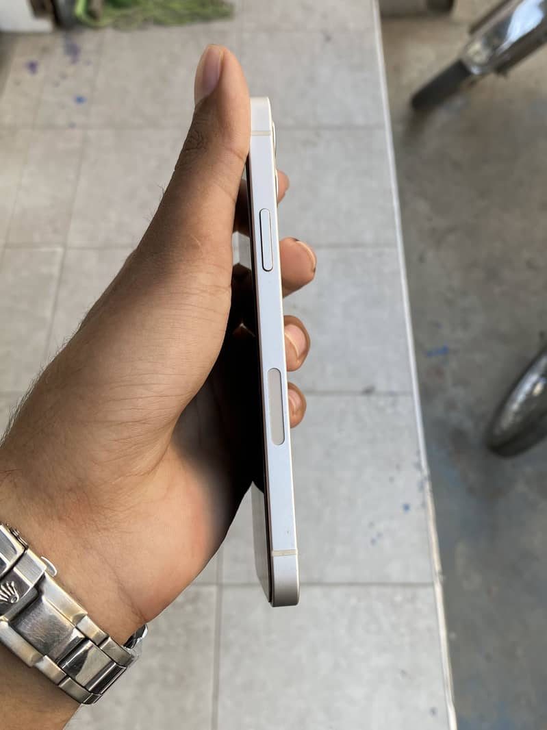 Apple iPhone 12 3